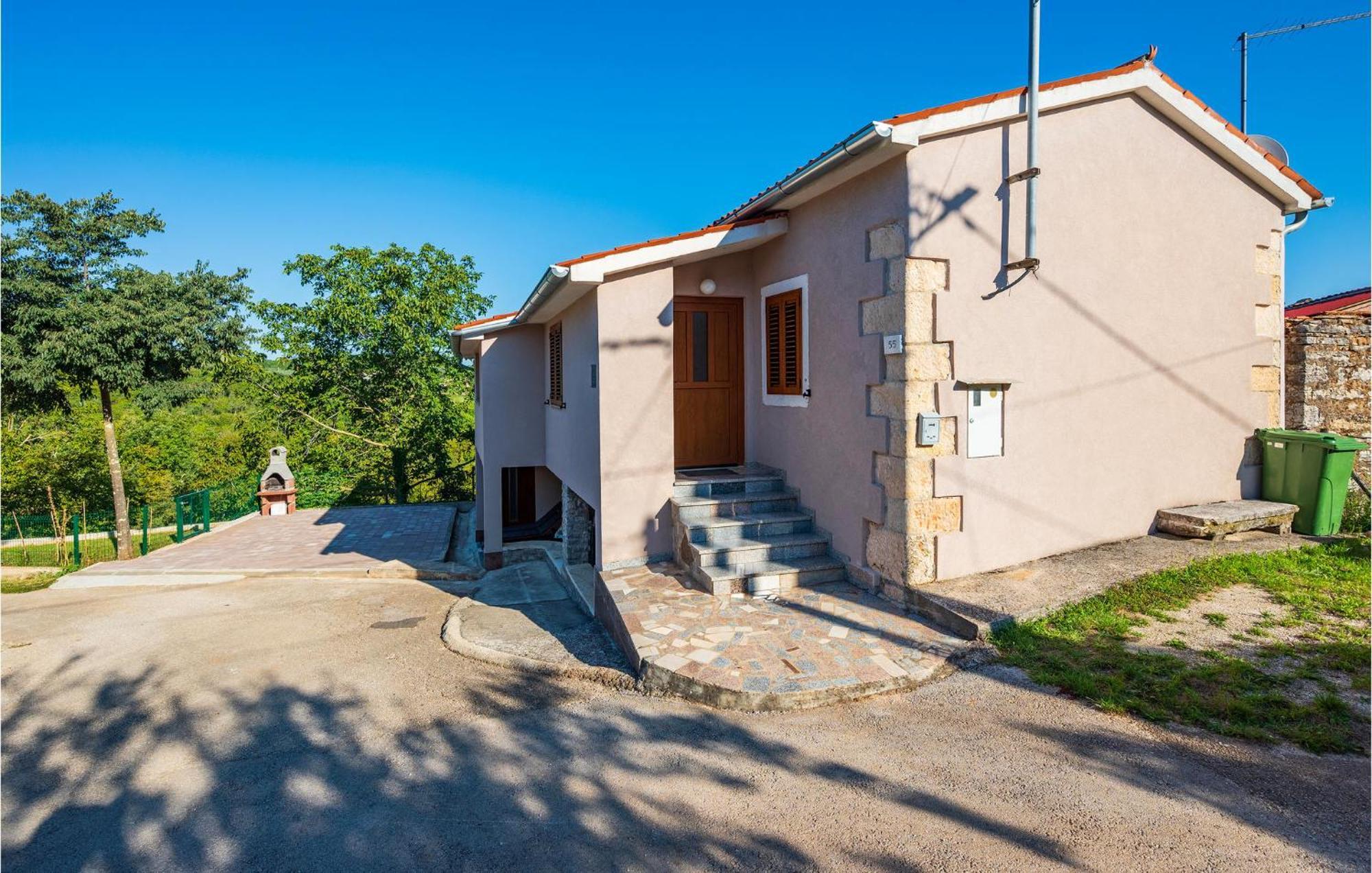 2 Bedroom Amazing Home In Rakotule Exterior foto