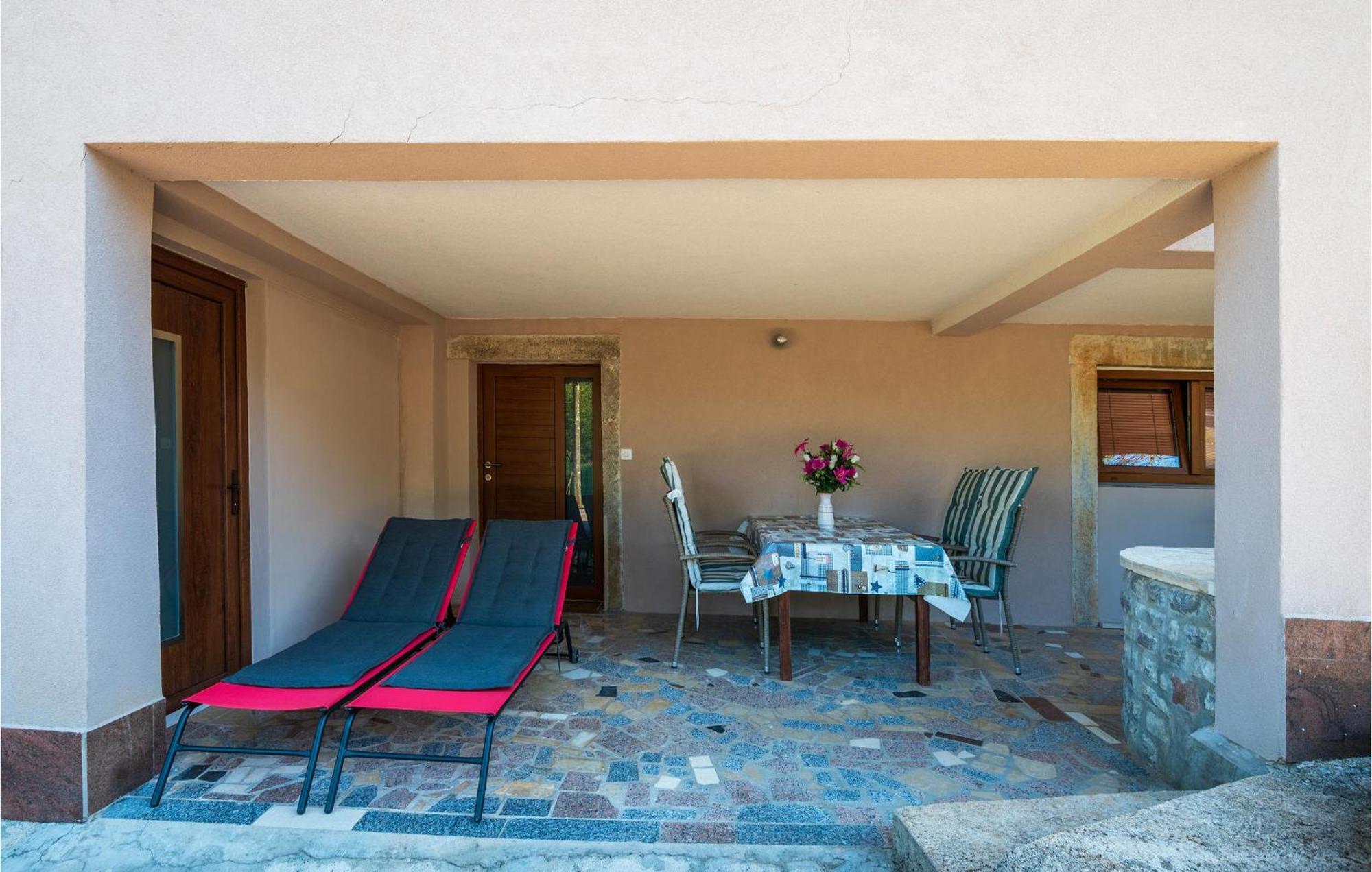 2 Bedroom Amazing Home In Rakotule Exterior foto